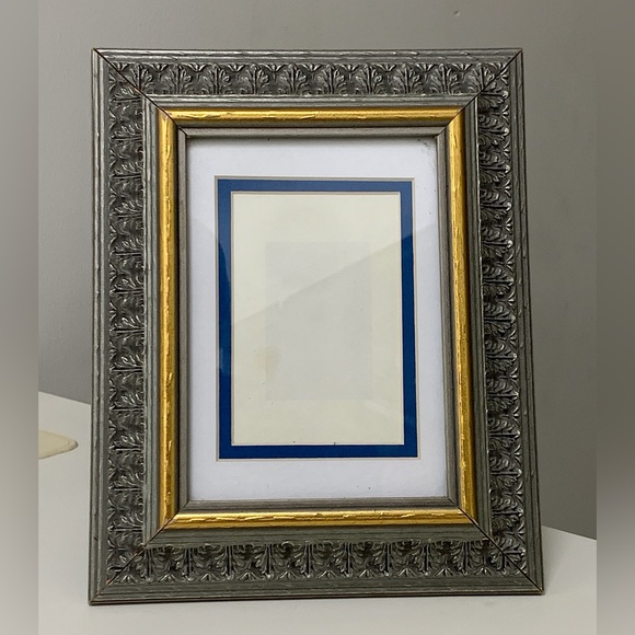 1990s Vintage Gold Painted Carved Embellished Wooden Standalone Picture Frame - Picture 14 of 15